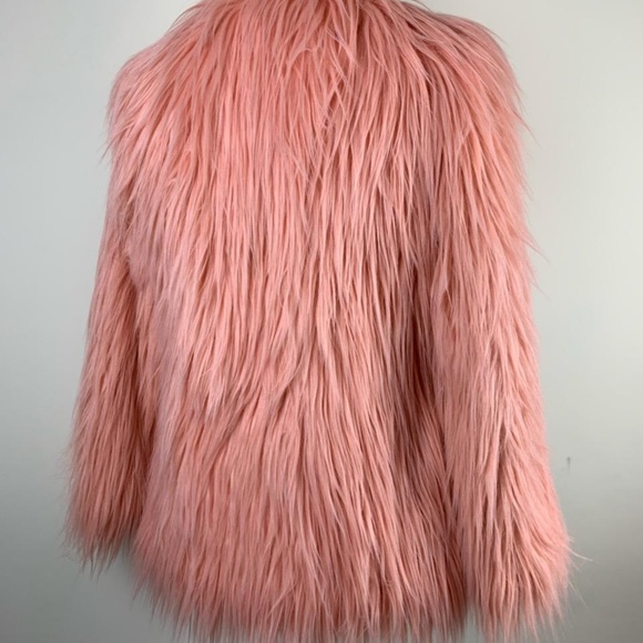 Furry coat not from bigfoot - Picture 2 of 4